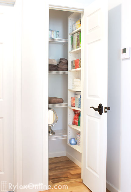 Organized Linen Closet with Wire and Melamine Shelving