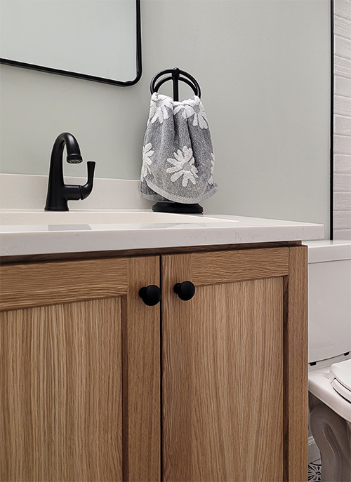 Natural Oak Finish Bathroom Vanity Cabinet with Bottom Drawer