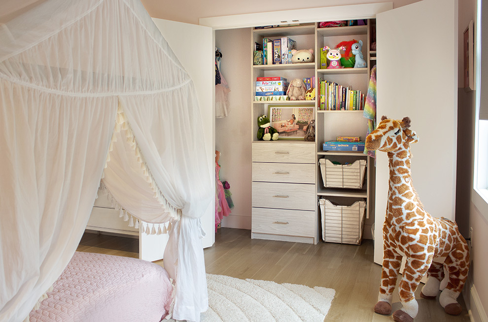 Kids Adjustable Stacked Shelves Closet with Sliding Baskets