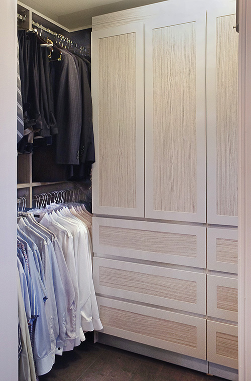 Textured Woodgrain Closet Aromire