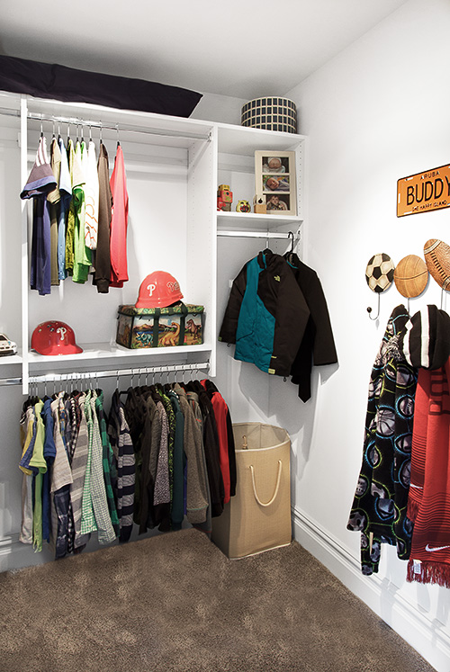 Versatile Kid's Closet Configurable to Add Drawers