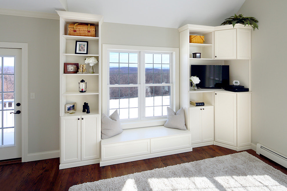 Well Integrated Bedroom Storage Window Seat