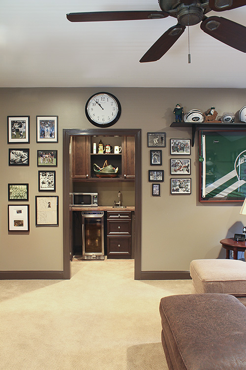 New York Jets Mancave Kitchenette