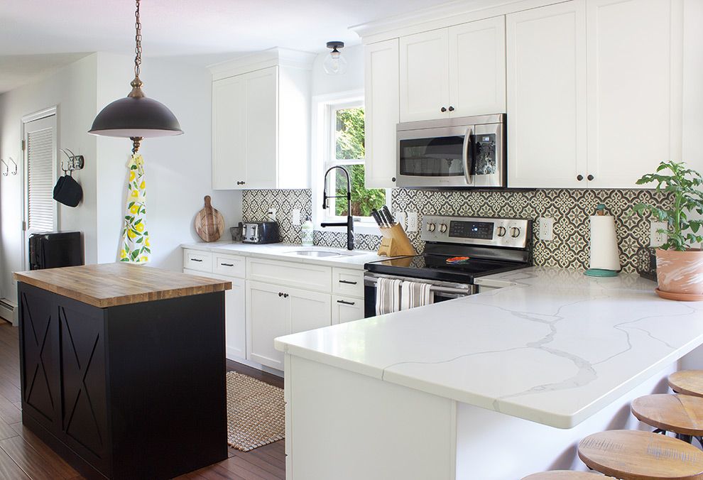 Kitchen Renovation Solves Storage Issues