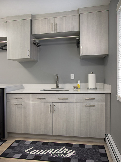Organized Storage Upper Cabinets and Lower Cabinets with Drawers