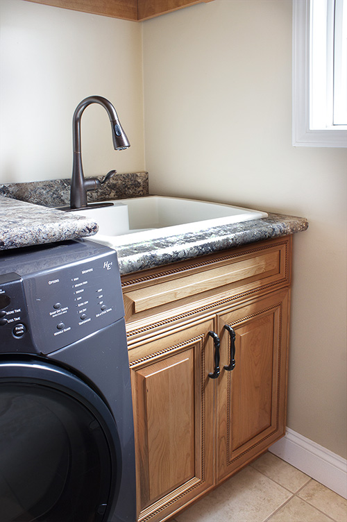 Laundry Cabinet with Trash Can