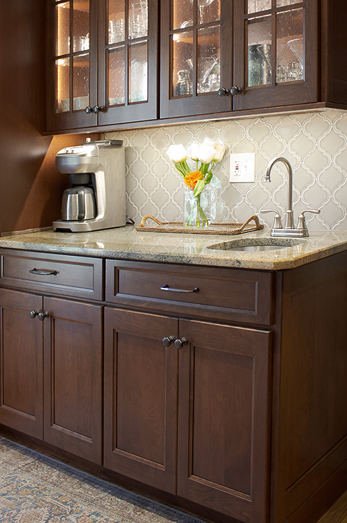 Butler Pantry Doubles as Wet Bar