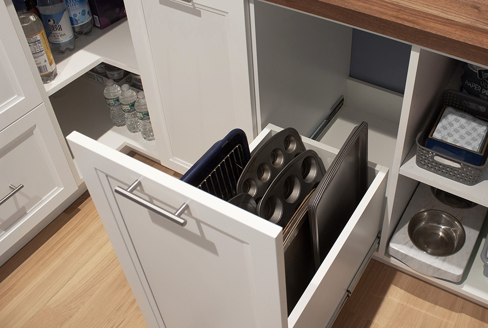 Pull-Out Baking Tray Divider Cabinet