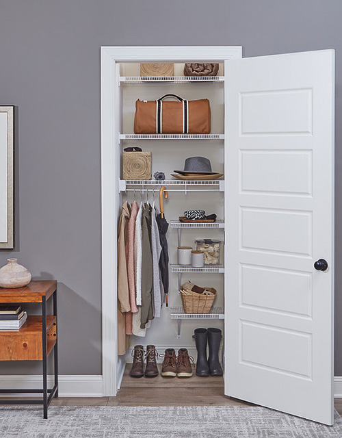 Small Reach-In Wire Shelving Closet